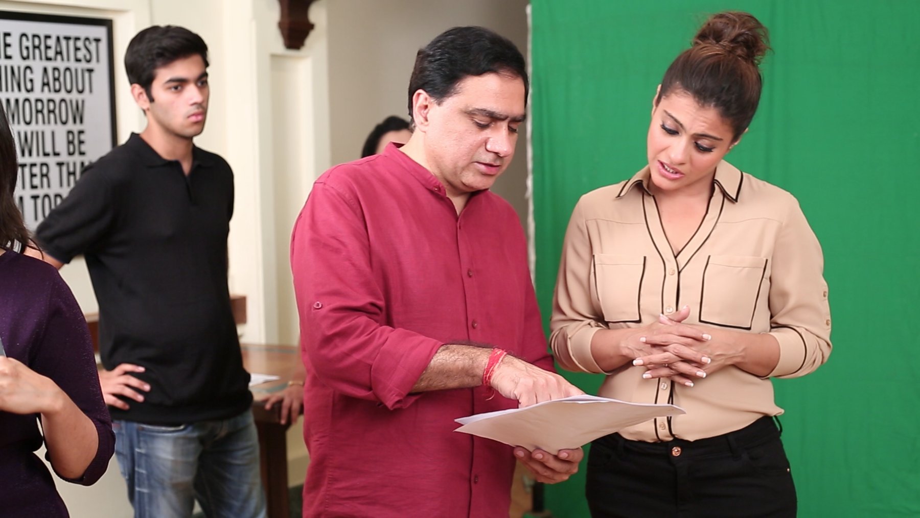 Gaurav Chawla directing Kajol on set